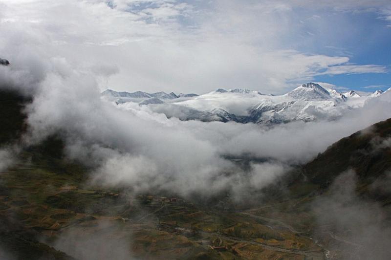 058 Looking southwest from Ganden.jpg